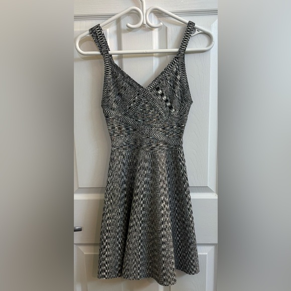 Adorable fit and flare Guess dress. Like new condition. - Picture 1 of 2